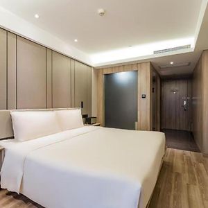 Elegant Double Room Inner Window